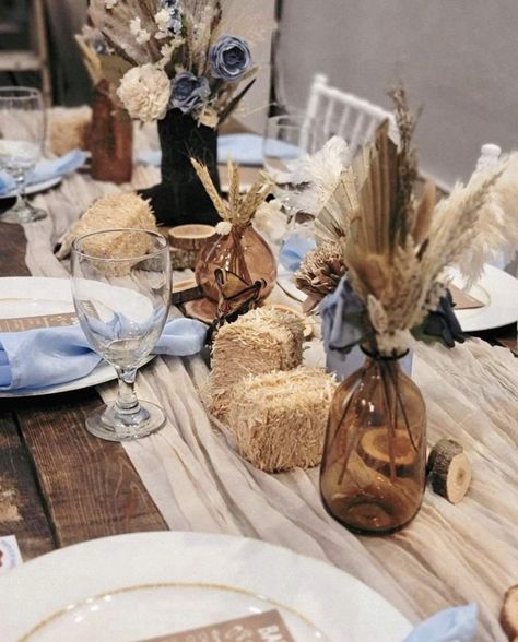 Cowboy Birthday Table Decor, Cowboy Theme Table Decor, Western Center Piece Cowboy Party, First Rodeo Party Centerpieces, Cowboy Party Centerpiece Ideas, Rodeo Theme Table Decor, Cowboy Table Setting, Chili Baby Shower Ideas, Western Decor Ideas For Party