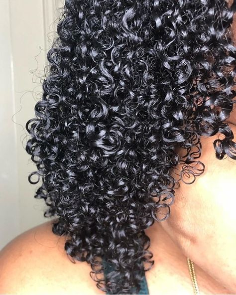 C'mon texture👏🏾👏🏾👏🏾 Beautiful curls😍 Her Instagram is @Lovelightliz___ 4c Curl Defining, Gina Curl Before And After, Long Defined Curly Hair, Gina Curl, Tips For Defined Curls, Curly 3c, 3c Curly Hair, Short Natural Curly Hair, Hair Goal