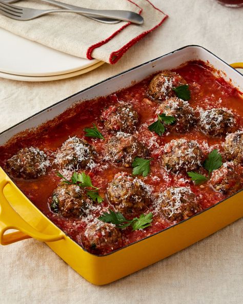 Easy Oven-Baked Meatballs | Kitchn Oven Baked Meatballs, Baked Meatball Recipe, Baked Meatballs, Meatball Bake, Meatballs Easy, Slow Cooker Chili, Easy Oven, Homemade Tomato Sauce, Ground Beef Recipes Easy