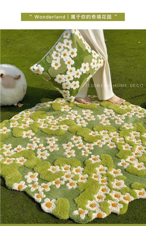 Cottagecore Rug Aesthetic, Creative Rug Ideas, Fun Carpet Ideas, Funky Rugs Aesthetic, Tapetes Aesthetic, Cute Rugs For Bedrooms Aesthetic, Tafting Rugs, Punch Needle Carpet, Punch Needle Rugs