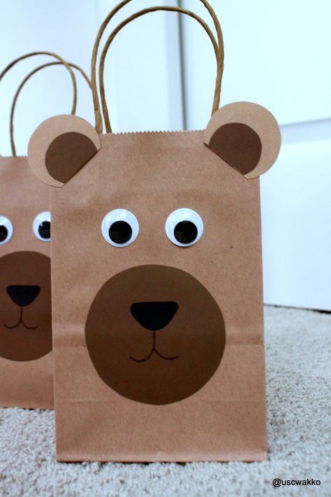 Teddy Bear Gift Bags, Teddy Bear Goodie Bags, Bear Birthday Party Favors, Bear Theme 2nd Birthday, Teddy Party Ideas, 1st Birthday Party Bag Ideas, Teddy Bear Party Decor, Bear Headband Craft, Bear 1st Birthday