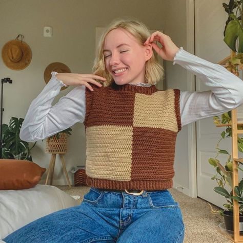 Cookie Sweater, Checkerboard Sweater, Sweater Tutorial, Crochet Sweater Vest, Vest Pattern Free, Mode Crochet, Crochet Vest Pattern, Crochet Ladies Tops, Crochet Cardigan Pattern