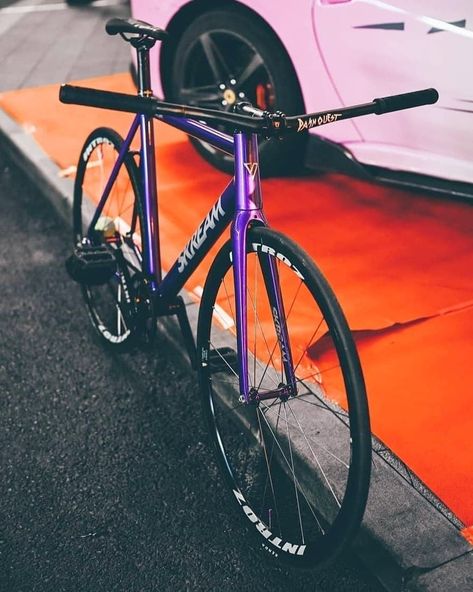 Fixie Gear Bike, Look Fixed Gear, Skream Bikes, Tsunami Bike, Tsunami Fixie, Fixie Bike Ideas Style, Fixie Gear, Bicycle Paint Job, Bike Swag