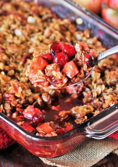 Serving Spoon with Cranberry Apple Crunch Image Cranberry Crunch Recipe, Apple Crunch Recipe, Apple Cranberry Crisp Recipe, Cranberry Cobbler, Apple Crunch, Apple Cranberry Crisp, Fruit Crisp Recipe, Cranberry Baking, Apple Dishes