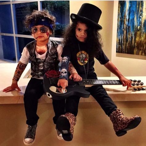 57 Fierce Halloween Costumes For Girls Who Rock | HuffPost Life Rock Halloween Costumes, Rock And Roll Costume, Sea Witch Costume, Red Queen Costume, Wicked Witch Costume, Halloween Costume Game, Rockstar Costume, Rocker Costume, Ace Ventura Costume