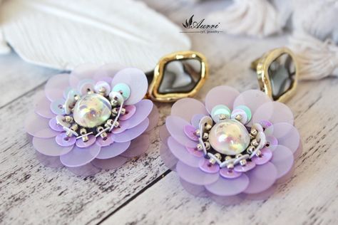 Sequin Flower Earrings, Purple Statement Earrings, Earrings Embroidery, Flower Sequins, Sequin Earrings, Sequins Diy, Violet Earrings, Embroidered Earrings, Pastel Earrings