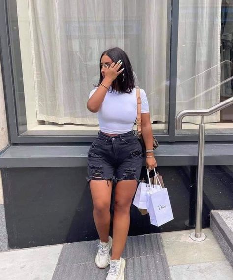 Bum Shorts, Look Kylie Jenner, Ladies Outfits, Cute Modest Outfits, Effortlessly Chic Outfits, Swag Outfits For Girls, Classy Casual Outfits, Looks Black