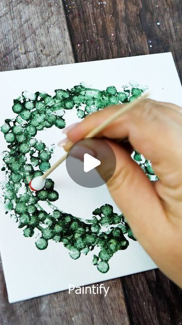 Paintify Art Supplies on Instagram Christmas Paintings Easy Diy, Diy Christmas Gifts Painting, Easy Diy Holiday Cards, Easy Christmas Watercolor Paintings, Christmas Art Ideas Drawing, Cute Easy Christmas Drawings, Christmas Painting For Kids, Christmas Watercolor Paintings Easy, Christmas Paintings Easy