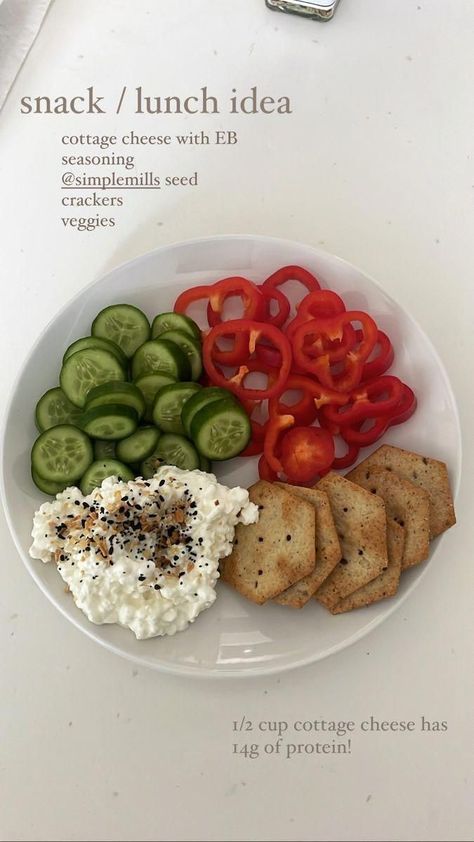 Healthy Snacks With Crackers, Cheese And Cracker Snack Ideas, Cheese And Cracker Lunch Ideas, Simple Healthy Protein Meals, Healthy Summer Lunches For Kids, Cottage Cheese And Peppers, Easy Lunch Ideas To Take To Work, Veggies And Cottage Cheese, While Food Snacks