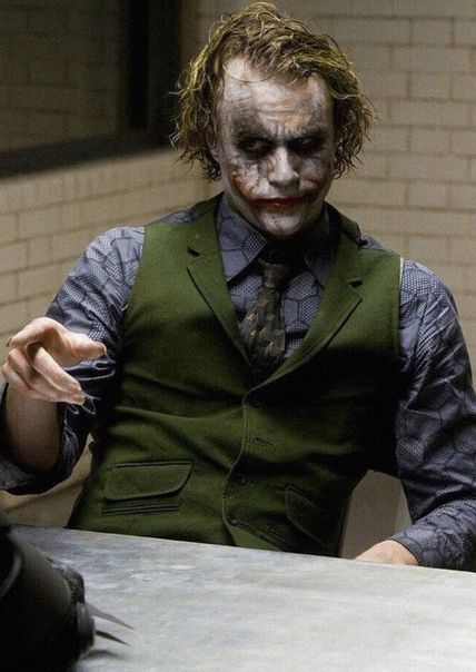 by Emhyr Collection(follow for more..) Der Joker, Joker Heath, Joker Images, Joker Costume, The Dark Knight Trilogy, Joker Pics, Heath Ledger Joker, Joker Batman, Fritz Lang