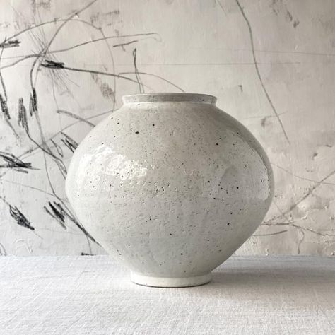 Moon Jar Buncheong 21B Modern Wabi Sabi Interiors, Moon Jars, Korean Ceramics, Modern Wabi Sabi, Korean Pottery, Wooden Centerpieces, Moon Jar, Joseon Dynasty, Vase Collection