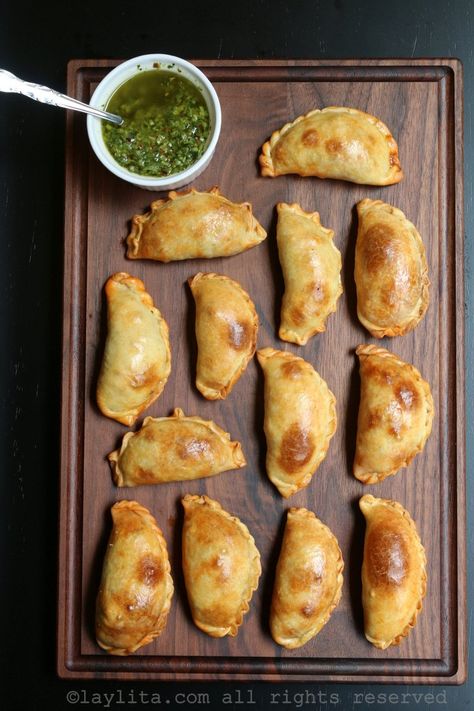 Meat Empanadas, Argentine Empanadas, Argentinian Empanadas, Empanadas Recipes, Argentine Recipes, Beef Empanadas Recipe, Argentina Food, Spanish Appetizers, Argentinian Food