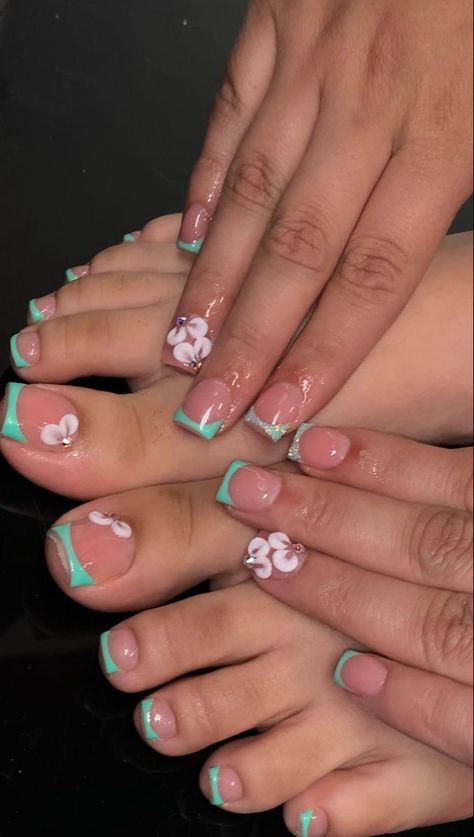 Square Medium Acrylic Nails Designs, Nail Sets Summer, Nails And Feet Set Summer, Summer Nails Ideas 2024 Square, Shorties Acrylic Nails Summer, Pink French Tip Design Nails, Pedicure Inspo 2024, Natural Nail Designs No Acrylics, Purple French Pedicure