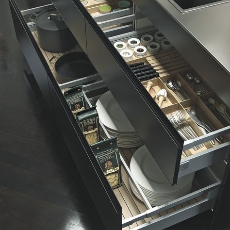 Luxury German kitchen manufacturer SieMatic launches in Quebec Em Henderson, Kitchen Cabinet Accessories, Modern Luxury Kitchen, Desain Pantry, German Kitchen, Kitchen Manufacturers, Kitchen Pantry Design, 아파트 인테리어, Luxury Kitchen Design