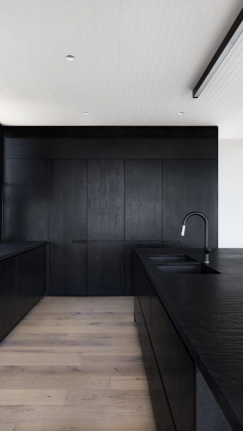 Black Stone Texture, Beach House Tour, Aluminium Cladding, Bathroom Black, Architect House, Stone Texture, White Paneling, Ideas Bathroom, Black Bathroom