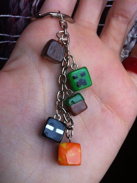 Clay Crafts Minecraft, Clay Ideas Minecraft, Minecraft Clay Ideas, Clay Minecraft, Minecraft Keychain, Minecraft Jewelry, Key Chains Aesthetic, Key Chains Diy, Cute Minecraft