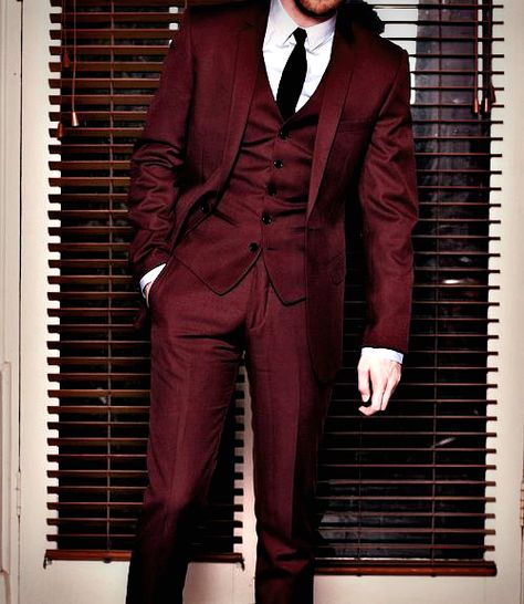 red crimson maroon burgundy wine blood cranberry Dark Red Suit, Dark Red Wedding, Men Suits Wedding, Red Tuxedo, Terno Slim, A Man In A Suit, Red Wedding Theme, Man In A Suit, Groom Tuxedo