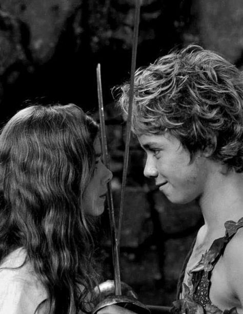 Peter and Wendy. One of my favorites. Film Peter Pan, Peter Pan 2003, Rachel Hurd Wood, Peter Pan 3, Peter Pan Movie, Peter Pan Neverland, Peter Pan Art, Jeremy Sumpter, Peter Pan Disney