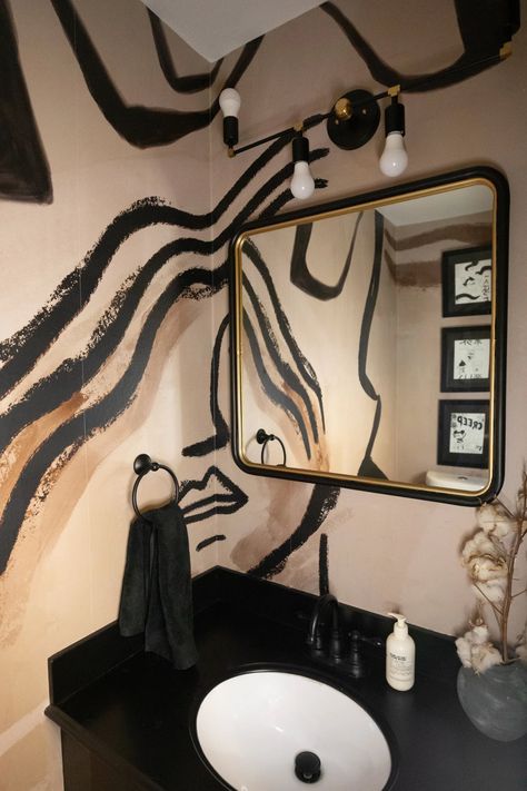 Fun Modern Bathroom Wallpaper, Fun Bathroom Ideas Modern, Afro Modern Bathroom, Edgy Bathroom Ideas, Mural Behind Bed, Restaurant Feature Wall, Powder Rooms Ideas, Artsy Bathroom, Murals Ideas