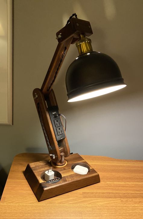 Wooden Table Lamp Diy, Diy Desk Lamp, Industrial Lamp Design, Desk Lamp Diy, Wooden Desk Lamp, Wood Desk Lamp, Wooden Lamps Design, Diy Table Lamp, Diy Desktop