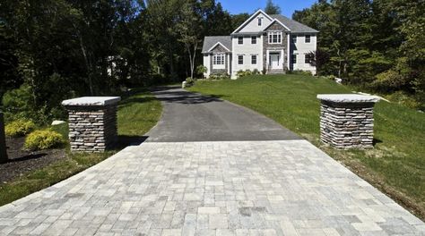 9 Driveway Pillars to Make Your Home Stand Out Driveway Pillars Entrance, Driveway Entrance Columns, Driveway Entrance Pillars, Brick Pillars Driveway Entrance, Driveway Pillars With Lights, Driveway Entrance Ideas, Driveway Pillars, Driveway Columns, Driveway Apron