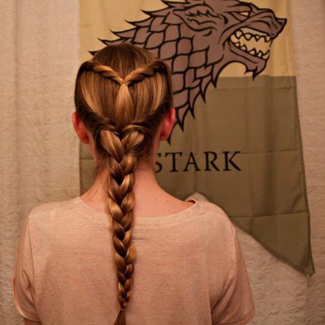 Game of Thrones inspired Sansa Stark braid from season 5! Sansa Stark Hair, Hair Knotting, Medieval Queen, Dragon Hair, Elf Hair, Game Of Thrones Sansa, Historical Hairstyles, Medieval Hairstyles, Sansa Stark