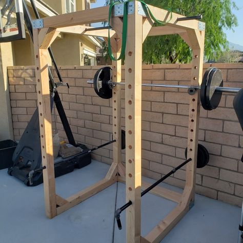 Wooden Power Rack, Wooden Squat Rack, Wooden Weight Rack, Homemade Squat Rack, Power Rack Diy, Wooden Gym Equipment, Diy Workout Equipment, Squat Rack Diy, Diy Squat Rack