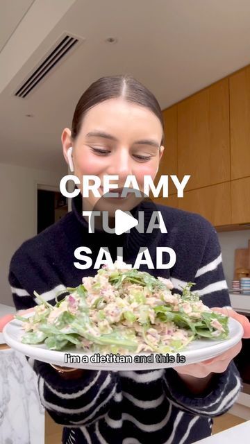 Dietitian • Amanda Maiorano on Instagram: "10 DAYS OF NOT-BORING SALADS🫒👩🏻‍🍳
@madeby.mandy 

[6/10] CREAMY TUNA SALAD🥗

Comment ‘RECIPE’ and I’ll DM the full recipe to you!

Ingredients👇🏽
-2 sticks of celery, finely chopped
-¼ red onion, finely chopped
-1 tbsp capers, rinsed and drained
-1 tin of tuna, drained
-Small handful of fresh dill, chopped
-1 tsp wholegrain mustard
-1 heaped tbsp of Greek yogurt
-Salt and pepper, to taste
-Juice of ½ lemon (or to taste)
-Large handful of rocket 
Serves 1

Comment ‘RECIPE’ and I’ll DM the full recipe to you!

#tuna #tunasalad #salad #saladrecipe #mealprep #madebymandy #dietitianapproved #dietitianeats #healthy #healthyfood #highprotein #recipe #proteinpacked #healthyrecipes  #easyrecipes #easylunch #easydinner #easyrecipe" Creamy Tuna Salad, Fresh Dill, Tuna Salad, Easy Lunches, Vegetable Dishes, Summer Salads, Red Onion, Greek Yogurt, Easy Dinner