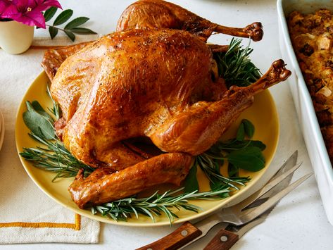 We wanted a moist and flavorful bird with plenty of well-seasoned drippings. (That way we could use them to make the best gravy!) The key is to use traditional Thanksgiving herbs (think parsley, sage, rosemary, bay and thyme) and classic aromatics like onion and garlic. For richness, we basted with butter which also makes the most golden-brown and crispy skin. Leaving the bird untrussed allows the air to circulate for more even cooking. Dry Brined Turkey, Best Roast Turkey Recipe, Best Roasted Turkey, Dry Brine Turkey, Brined Turkey, Roast Turkey Recipes, Turkey Brine, Best Turkey, Empanadas Recipe