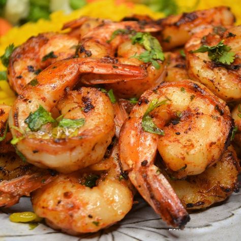 Large Shrimp Appetizers, Shrimp Spoon Appetizers, Mary Makes It Easy Grilled Shrimp Cocktail, Shrimp Platter Ideas Appetizers, Shrimp Ring Presentation, Baked Shrimp Cocktail Recipe, Grilled Shrimp Appetizers For Party, Serving Shrimp Cocktail At A Party, Frozen Shrimp Appetizer Recipes