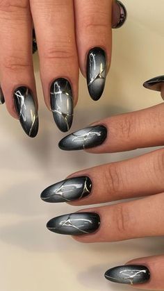 Black Styled Nails, Grunge Style Nails, Cool Nail Inspo Acrylic, Black Art Nails, All Black Nails With Design, Cool Black Nails, Goth Nails Grunge, Nails Black Design, Nail Art Designs Black