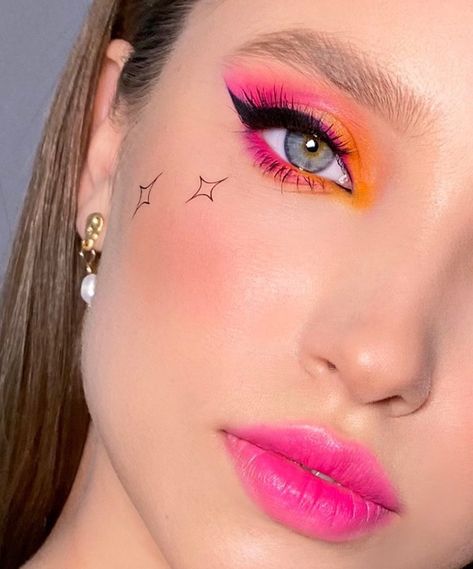 Yellow Orange Eye Makeup, Neon Makeup Ideas Eye, Orange And Pink Makeup, Pink And Orange Eyeshadow, Pink And Orange Makeup, Pop Of Color Eyeshadow, Makeup Primavera, Neon Eyeshadow Looks, Festival Eye Makeup