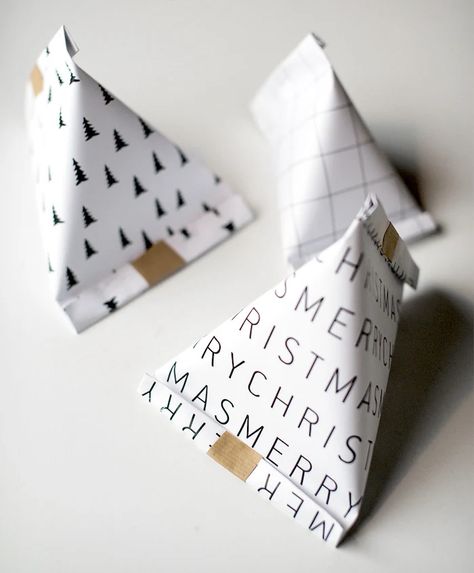 Fairytale Christmas, Gift Wrapping Techniques, Gift Bags Diy, Gift Wrapping Inspiration, Gifts Wrapping Diy, Folded Paper, Creative Gift Wrapping, Diy Gift Wrapping, Creative Packaging