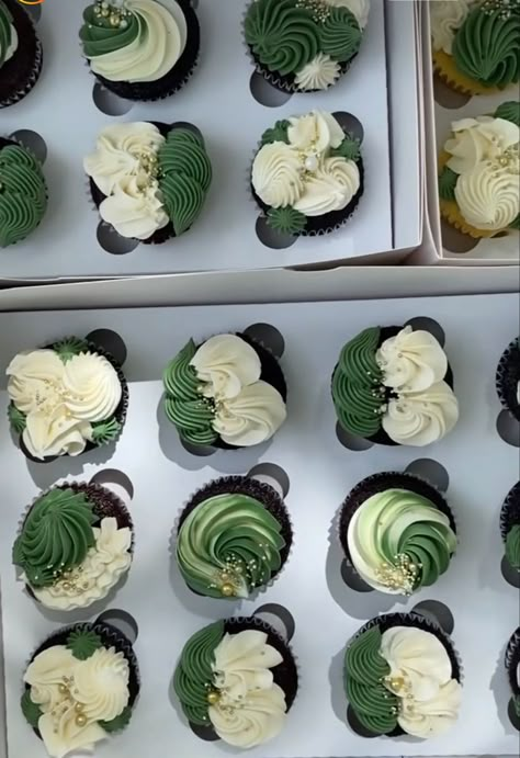 Black And Green Cupcakes, Green And White Cupcake Ideas, Forest Green Cupcakes, Dark Green Cupcakes, White And Green Cupcakes, Green Gold Cupcakes, Green Flower Cupcakes, Emerald Green Cupcakes, Green And White Cupcakes