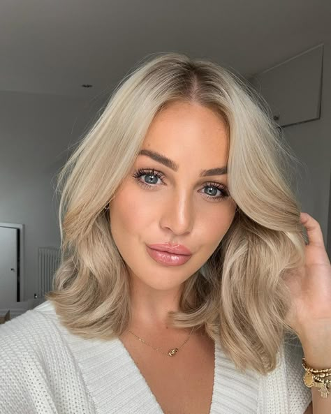 Long Bob Blonde, Blonde Hair Goals, Lob Hairstyle, Lob Haircut, Blonde Hair Shades, Blonde Hair Inspiration, Blonde Hair Looks, Hair 2024, Short Blonde