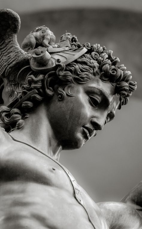 σαλώμη — Perseus Achille Tattoo, Perseus Tattoo, Greek God Sculptures, Sculpture Tattoo, Roman Statues, Head Of Medusa, Greek Mythology Statue, Revival Tattoo, Winning Tattoo