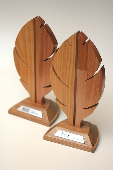 Wooden Trophy Design, Office Objects, Wood Trophy, Joinery Projects, Wood Trophies, Wooden Award, Ecology Design, Yard Sculptures, Trophy Design