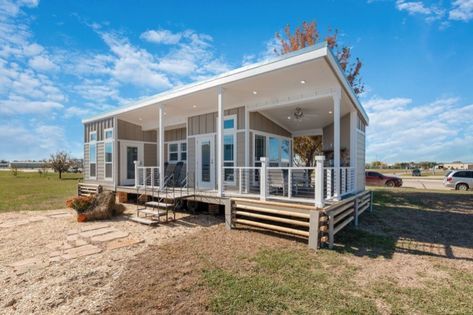 Oversized Tiny House With Wraparound Porch! Large Tiny House, Porches Ideas, Small House Living, Park Model Rv, Park Model Homes, Building A Porch, Building A Tiny House, Best Tiny House, Small House Floor Plans