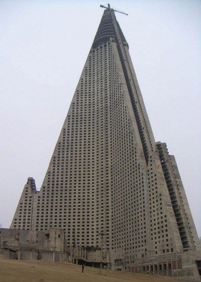 Top 10 Best Examples of Brutalist Architecture Ryugyong Hotel, Hashima Island, Architecture Cool, Abandoned Hotels, Brutalism Architecture, Unusual Buildings, Abandoned House, Famous Buildings, Interesting Buildings