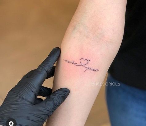 Hand Written Tattoos, Tattoos To Honor Mom, Wrist Tattoos Words, Brother And Sister Tattoo Ideas, Memorial Tattoo Ideas, Sister Tattoo Ideas, Cool Wrist Tattoos, Hand Tattoos For Girls