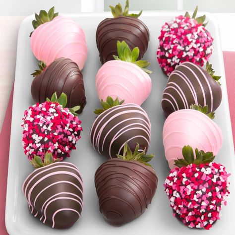 Valentine Chocolate Covered Strawberries, Tårta Design, Valentine Strawberries, Chocolate Covered Strawberry Recipe, Chocolate Covered Strawberries Bouquet, Valentines Baking, Strawberry Gifts, Chocolate Covered Fruit, Chocolate Covered Treats