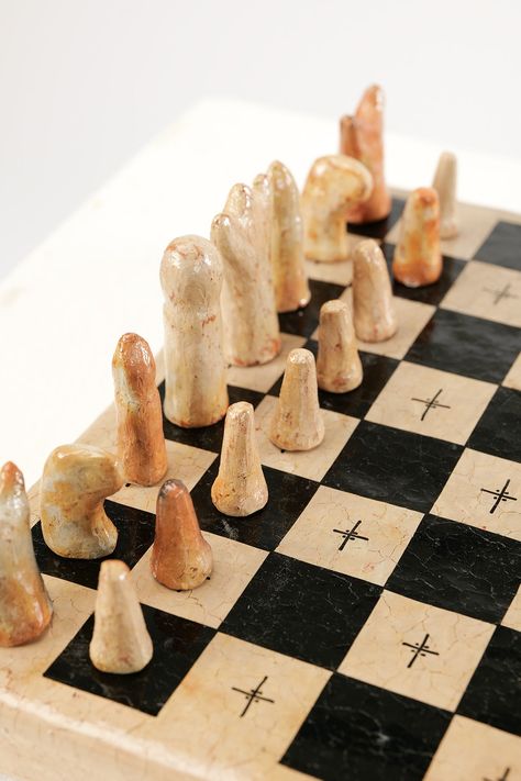 Simple Chess Pieces, Diy Backgammon Board, Ceramics Games, Ceramic Chess Pieces, Pottery Chess Set, Chess Pottery, Unique Chess Sets, Clay Chess Pieces, Ceramic Chess Board