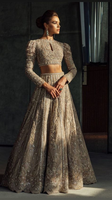 Beige Lehenga, Indian Wedding Gowns, Wedding Lehenga Designs, Indian Bride Outfits, Traditional Indian Dress, Indian Dresses Traditional, Traditional Indian Outfits, Bridal Dress Fashion, Indian Bridal Dress