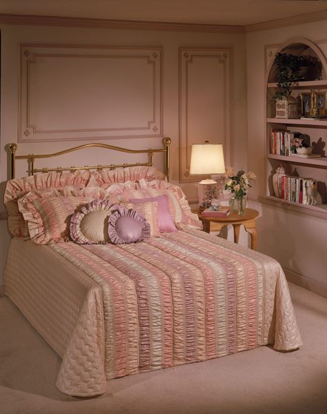 80’s Bedroom, 80s Room Aesthetic, 80s Bedroom Ideas, 80s Bedroom Furniture, 80s Bedroom Decor, 1980s Interior, 90s Home Decor, 80s Bedroom Aesthetic, 80s Room