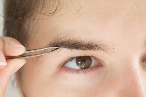 TWEEZERS 101: TOP TIPS FOR EYEBROW PLUCKING How To Shape Eyebrows, Best Eyebrows, Brow Tweezers, Thicker Eyebrows, Eyebrow Makeup Products, Shape Eyebrows, Straight Eyebrows, Plucking Eyebrows, Beauty Zone