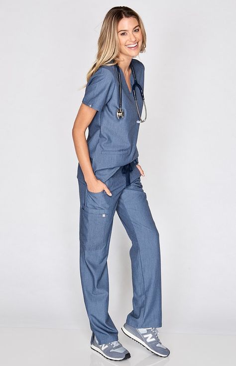 Figs Scrubs Outfit, Scrubs Outfit Ideas, Nurse Fashion Scrubs, Nurse Outfit Scrubs, Medical Scrubs Fashion, Black Figs, Stylish Scrubs, Medical Scrubs Outfit, Doctor Scrubs