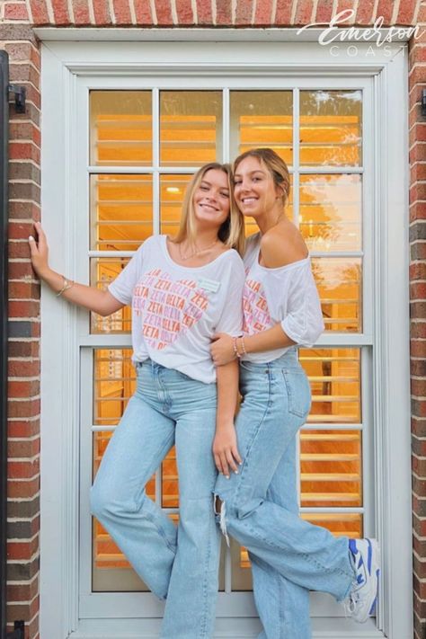 Recruitment Tshirt Ideas, Hometown Throw Down Sorority, Rush Round 1 Outfit, Sorority Recruitment Photos, Sorority Philanthropy Outfits, Sorority Recruitment Poses, Sorority Recruitment Pictures, Sorority Photoshoot Poses, Sorority Philanthropy Shirts