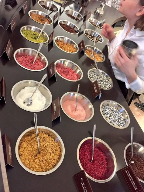 The dipping bar to design your own Magnum ice cream with a number of different flavours and toppings! Cafe Ice Cream, Cool Ice Cream, Waffle Shop, Magnum Ice Cream, Ice Shop, Ice Cream Business, Ice Cool, Gelato Shop, Frozen Yogurt Shop