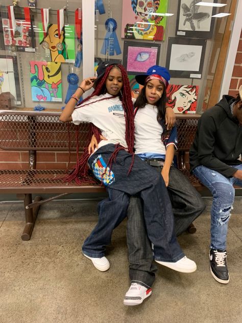 #spiritweek #throwbackthursday #throwback #2000s #2000sfashion #bigpants Throwback Day Spirit Week Outfit, Throwback Thursday Outfits Spirit Week, Throwback Thursday Outfits, Decades Day Outfits, Throwback Day, Thursday Outfit, Throwback Outfits, Spirit Week Outfits, 90s Inspired Outfits