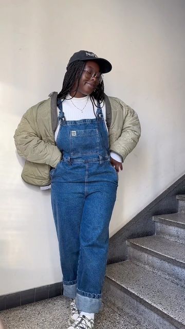 Overalls On Curvy, Fat Overalls, Denim Overall Outfit Ideas, Overall Plus Size Outfit, Cute Ways To Style Overalls, Overalls Plus Size Outfit, Overalls Midsize, Midsize Overalls, Midsize Overalls Outfit